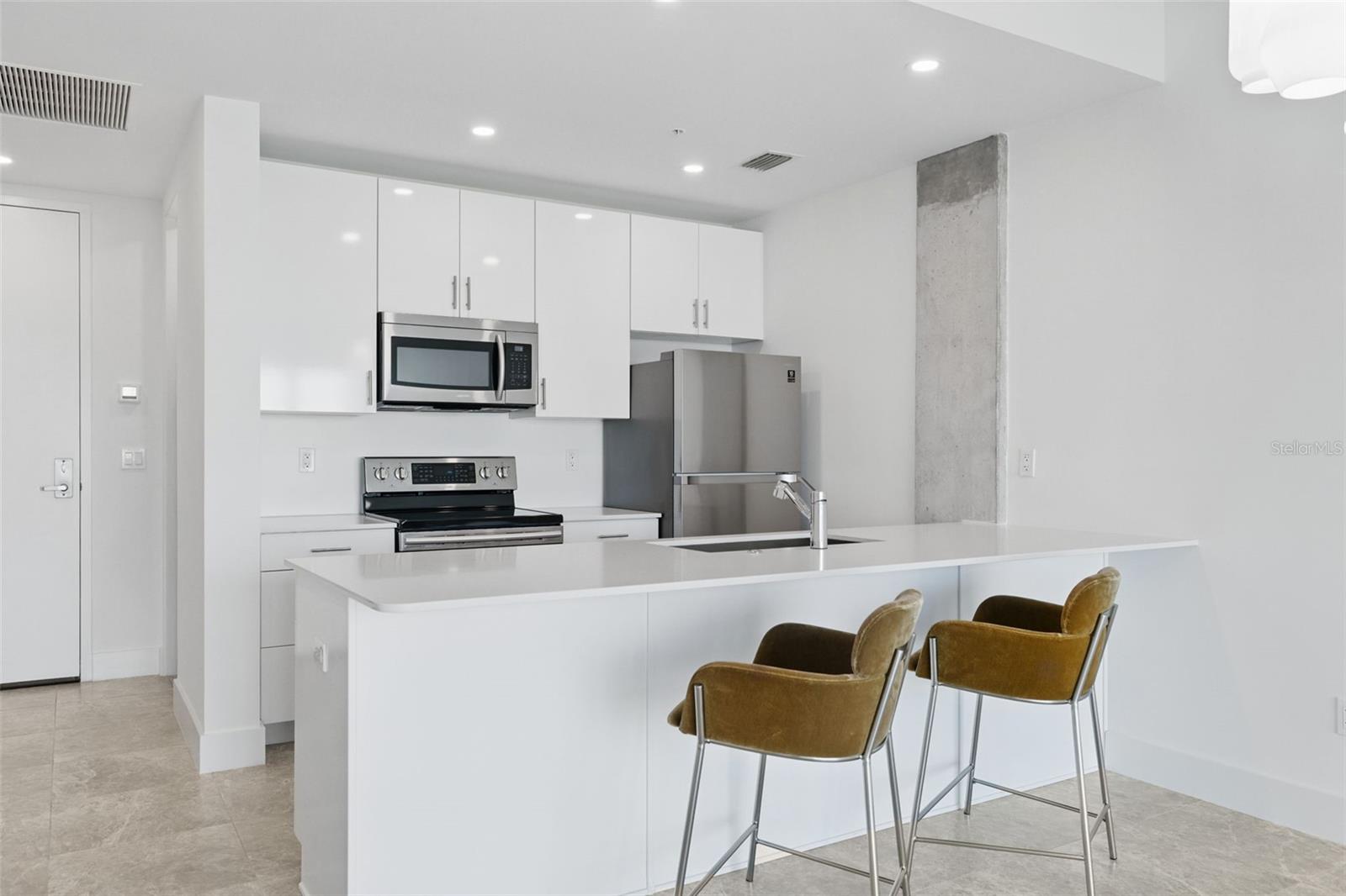 Image 4 of 17 For 332 Cocoanut Avenue 505
