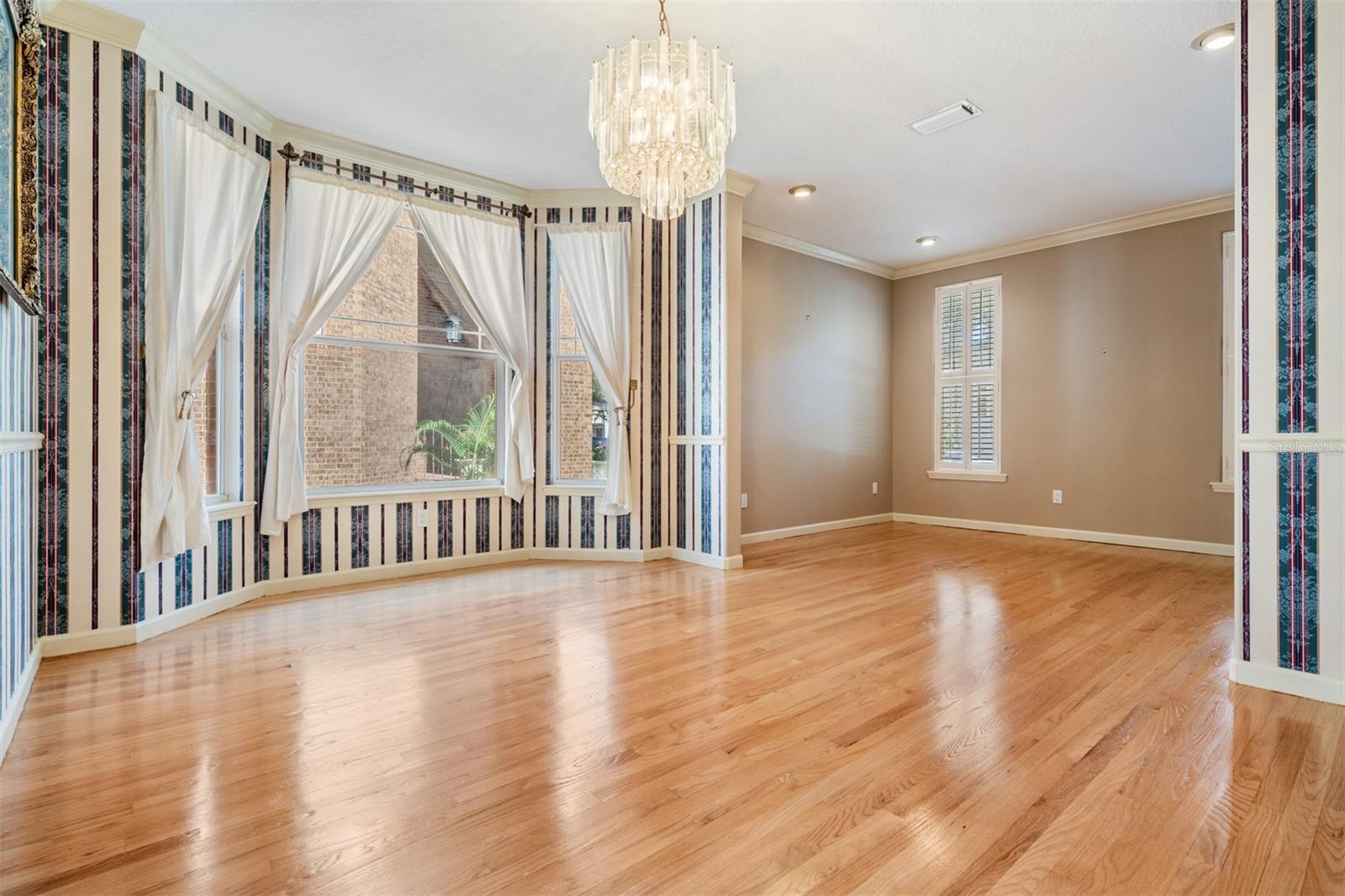 Listing photo id 12 for 2704 Chambray Lane