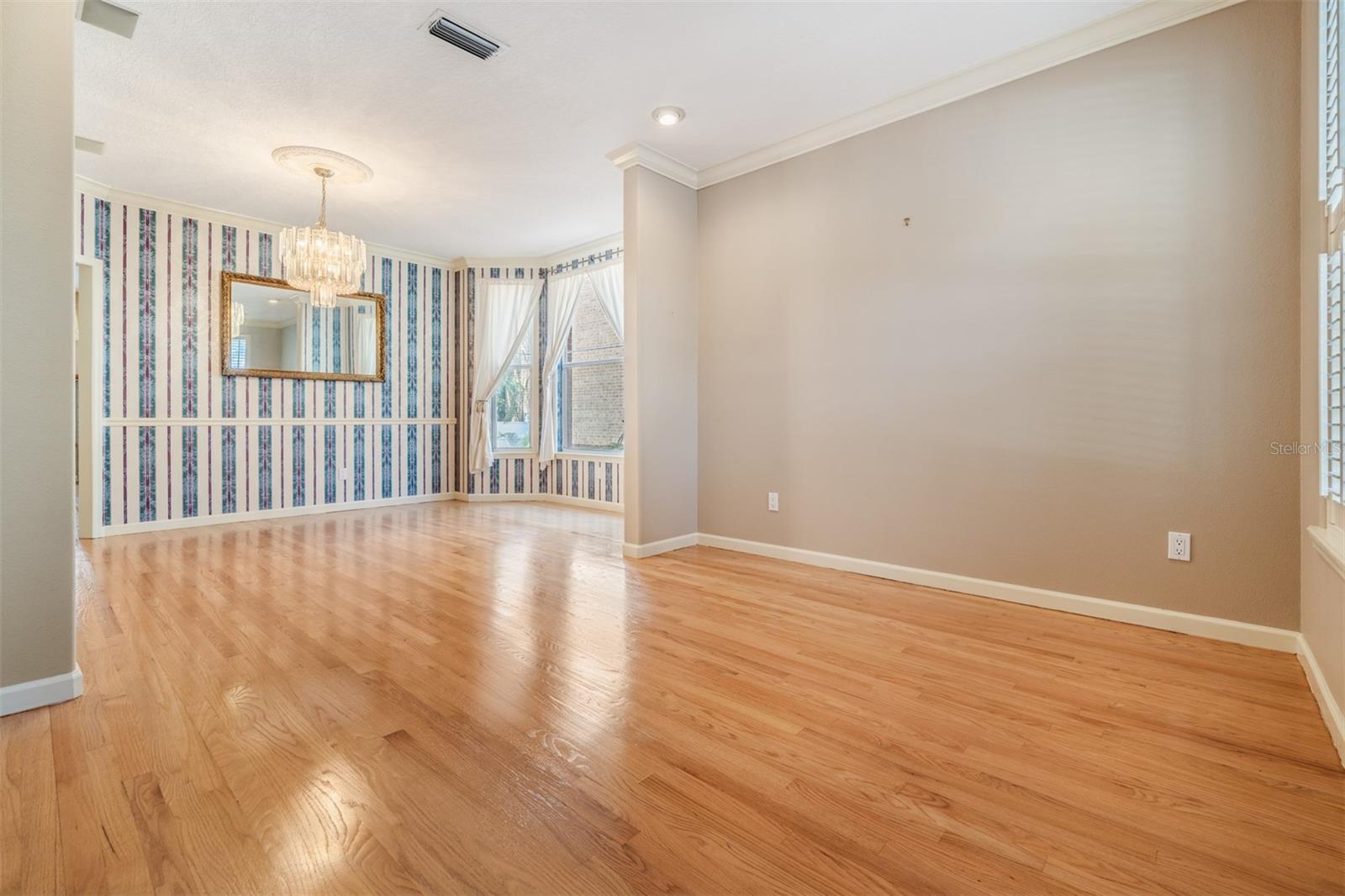 Listing photo id 13 for 2704 Chambray Lane