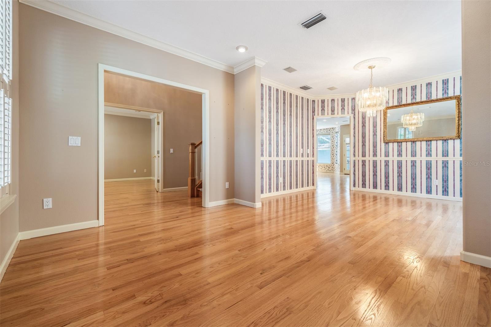 Listing photo id 14 for 2704 Chambray Lane