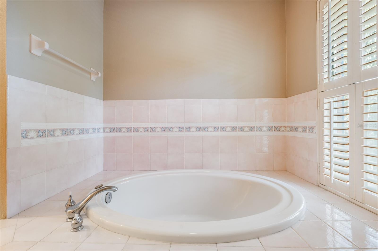 Listing photo id 24 for 2704 Chambray Lane