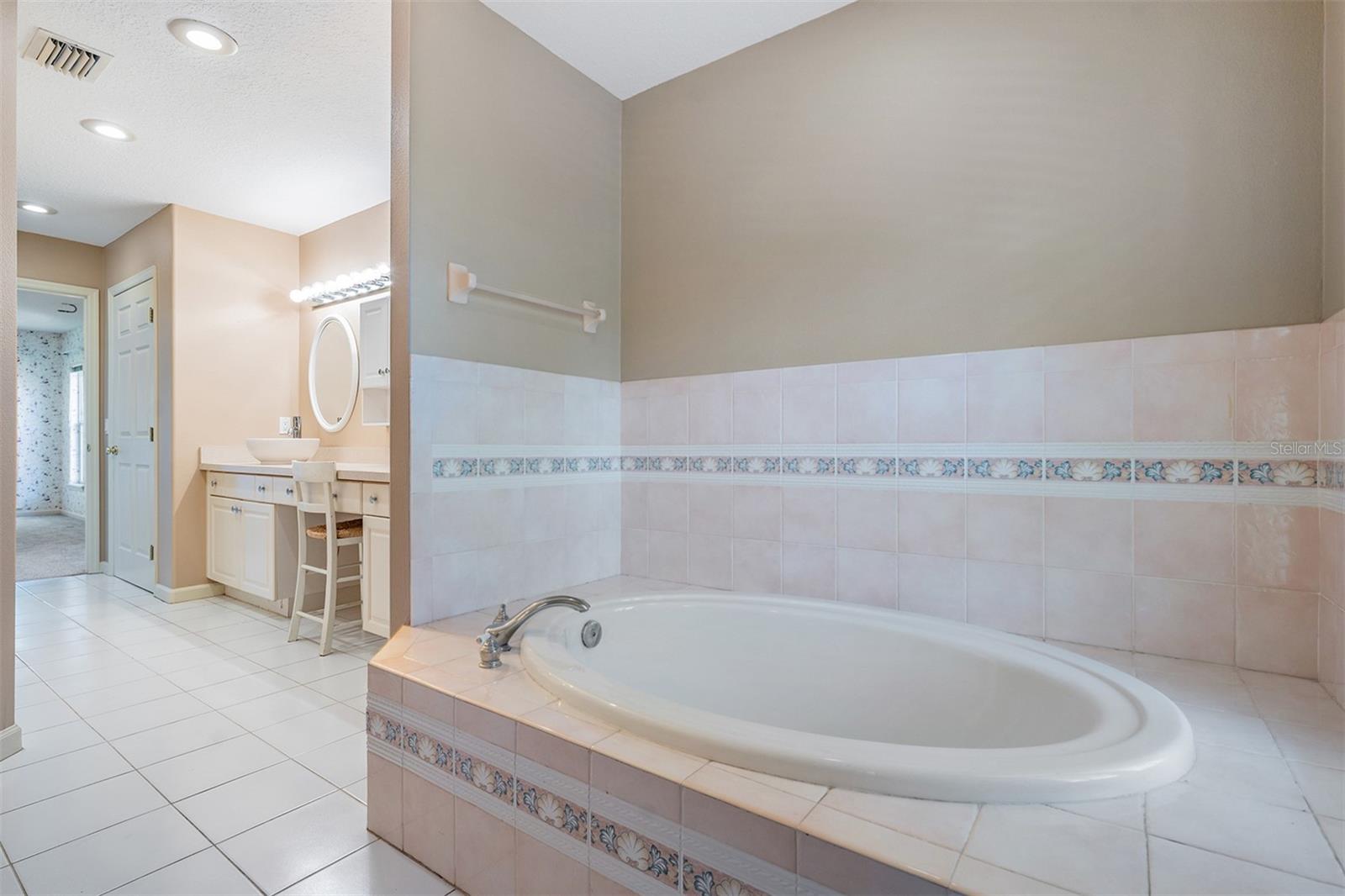 Listing photo id 25 for 2704 Chambray Lane