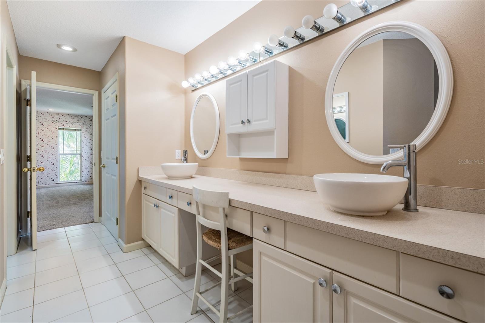 Listing photo id 26 for 2704 Chambray Lane