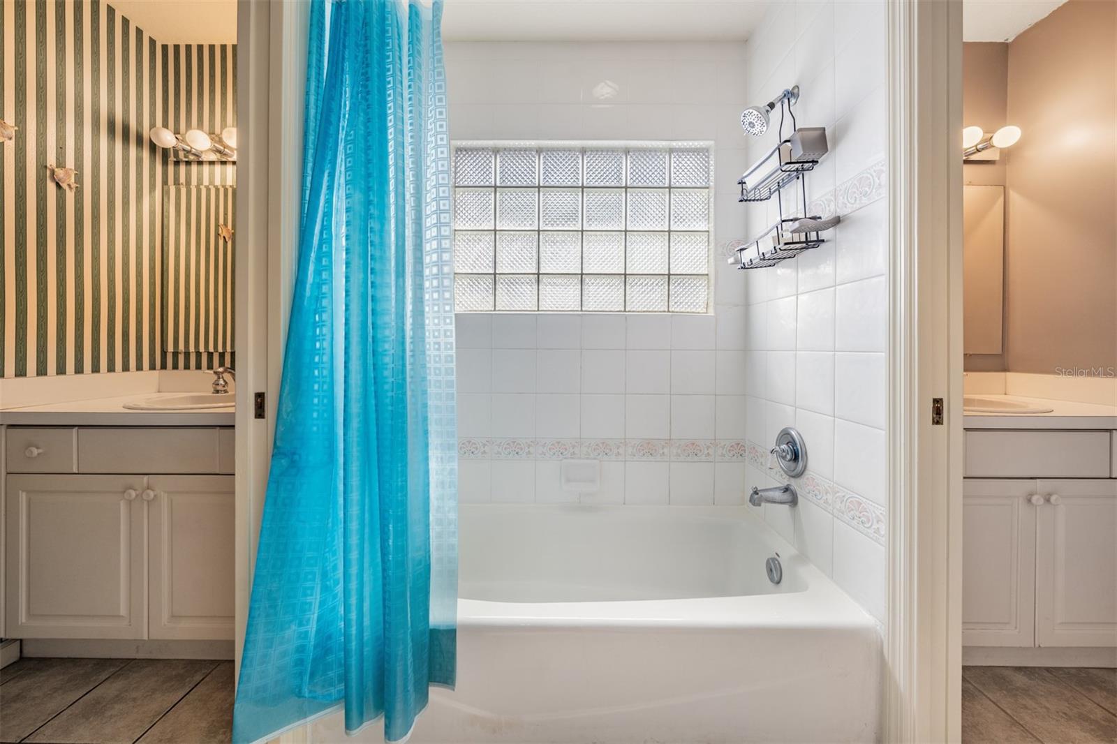 Listing photo id 29 for 2704 Chambray Lane