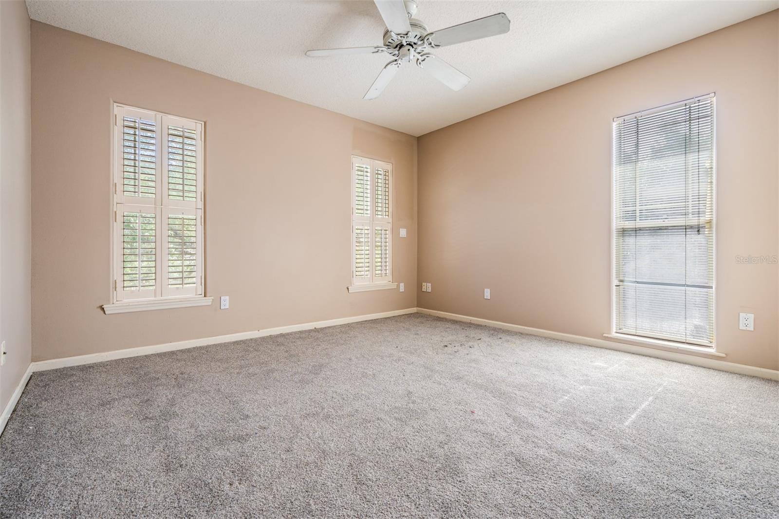 Listing photo id 32 for 2704 Chambray Lane