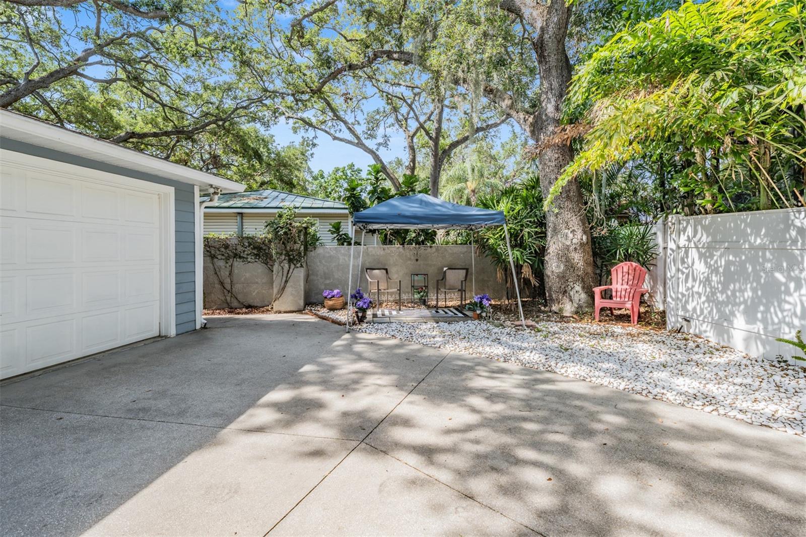 Listing photo id 37 for 2704 Chambray Lane