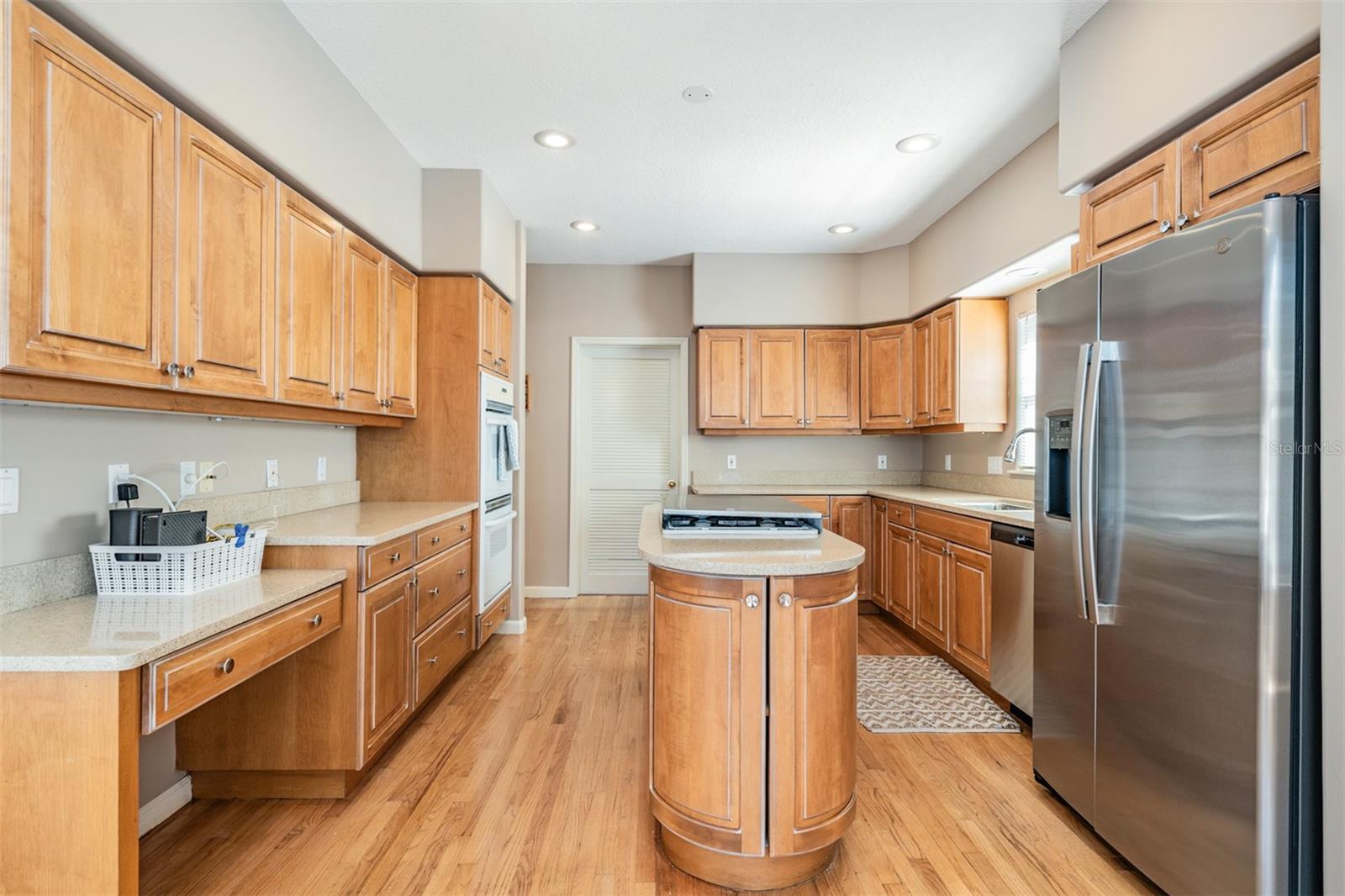 Listing photo id 2 for 2704 Chambray Lane