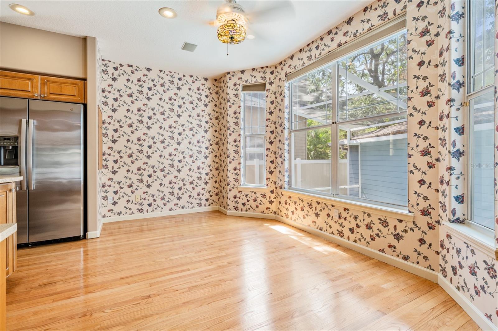 Listing photo id 4 for 2704 Chambray Lane