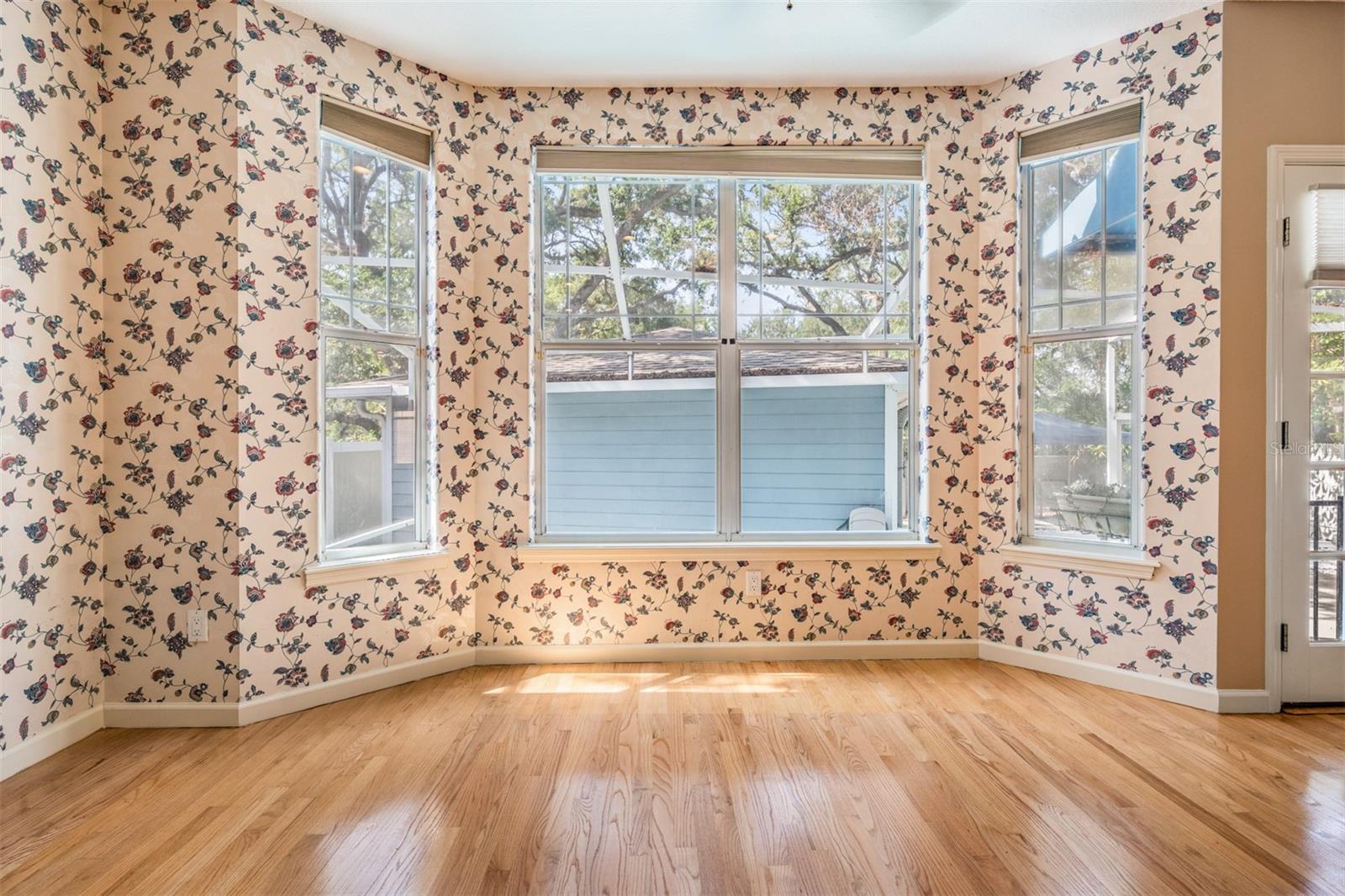 Listing photo id 6 for 2704 Chambray Lane