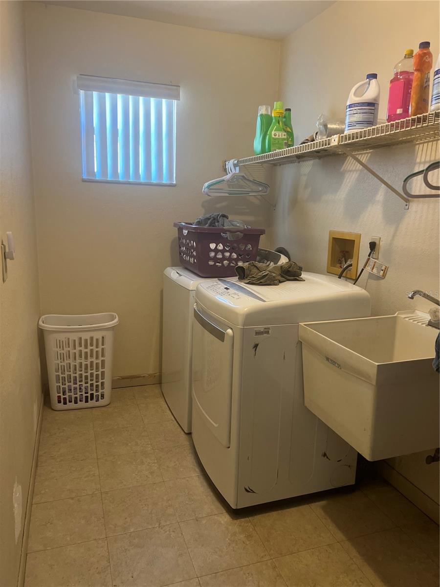Listing photo id 4 for 4363 Elwood Road