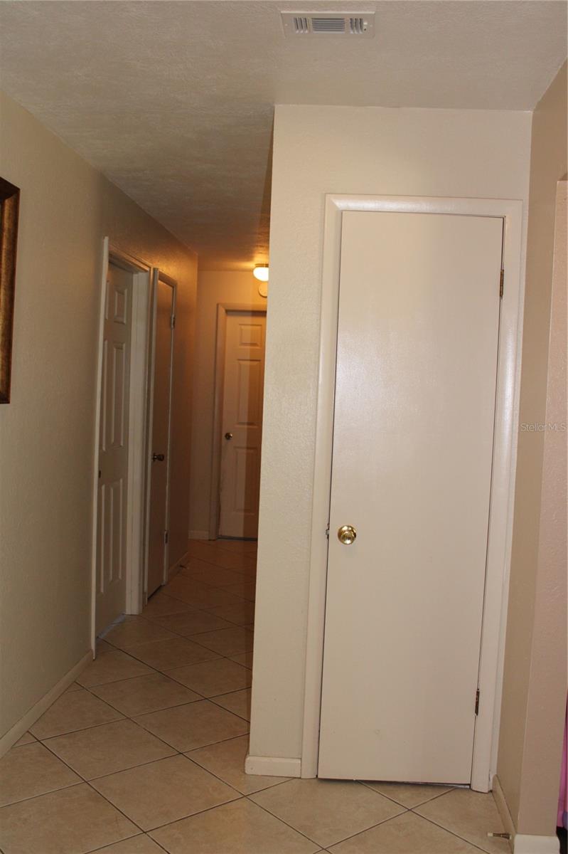 Listing photo id 5 for 4363 Elwood Road