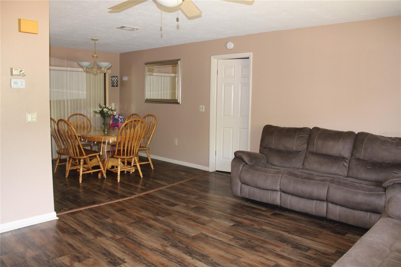 Listing photo id 6 for 4363 Elwood Road