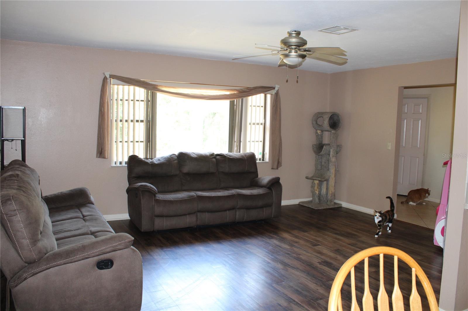 Listing photo id 7 for 4363 Elwood Road