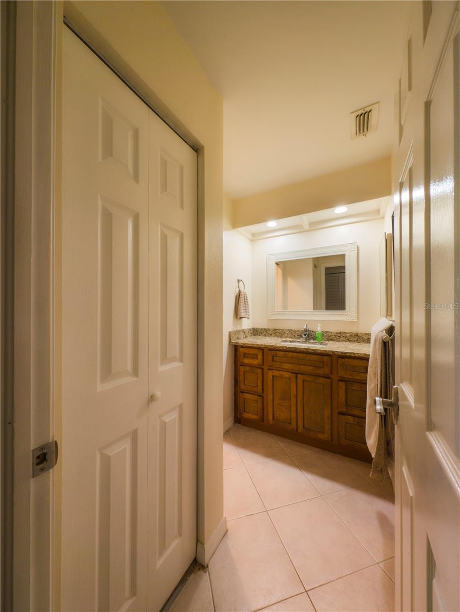 Image 17 of 35 For 7828 Hardwick  923