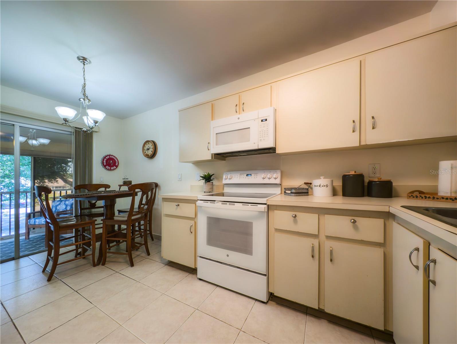 Image 8 of 35 For 7828 Hardwick  923