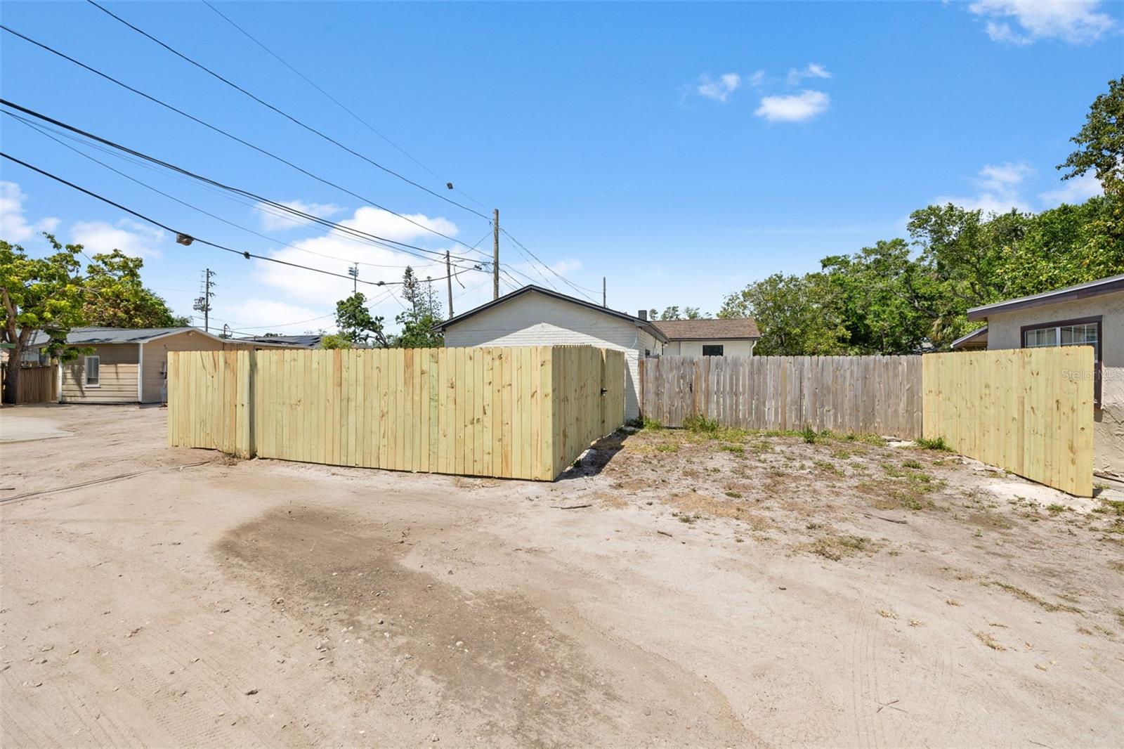 Image 33 of 33 For 921 Yale Street N
