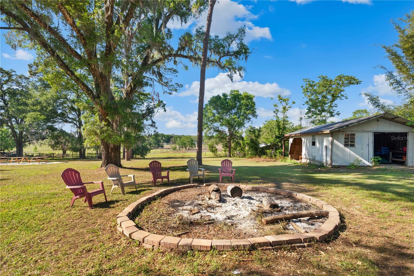 Listing photo id 14 for 27477 Old Trilby Road