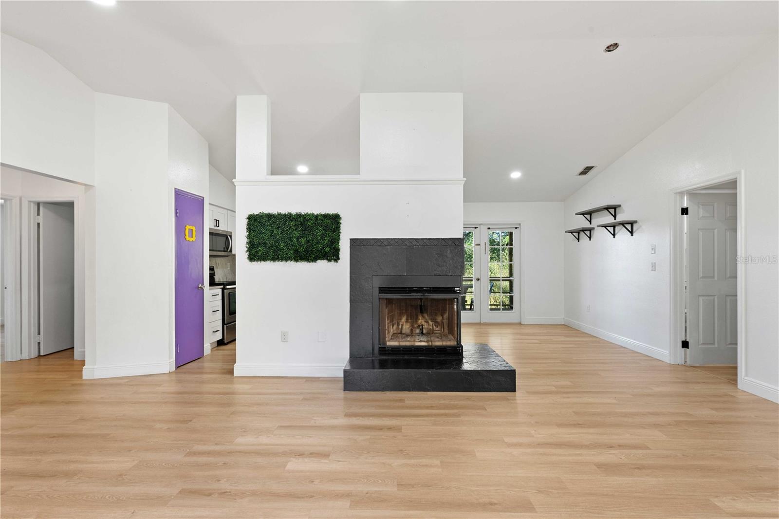Listing photo id 21 for 27477 Old Trilby Road