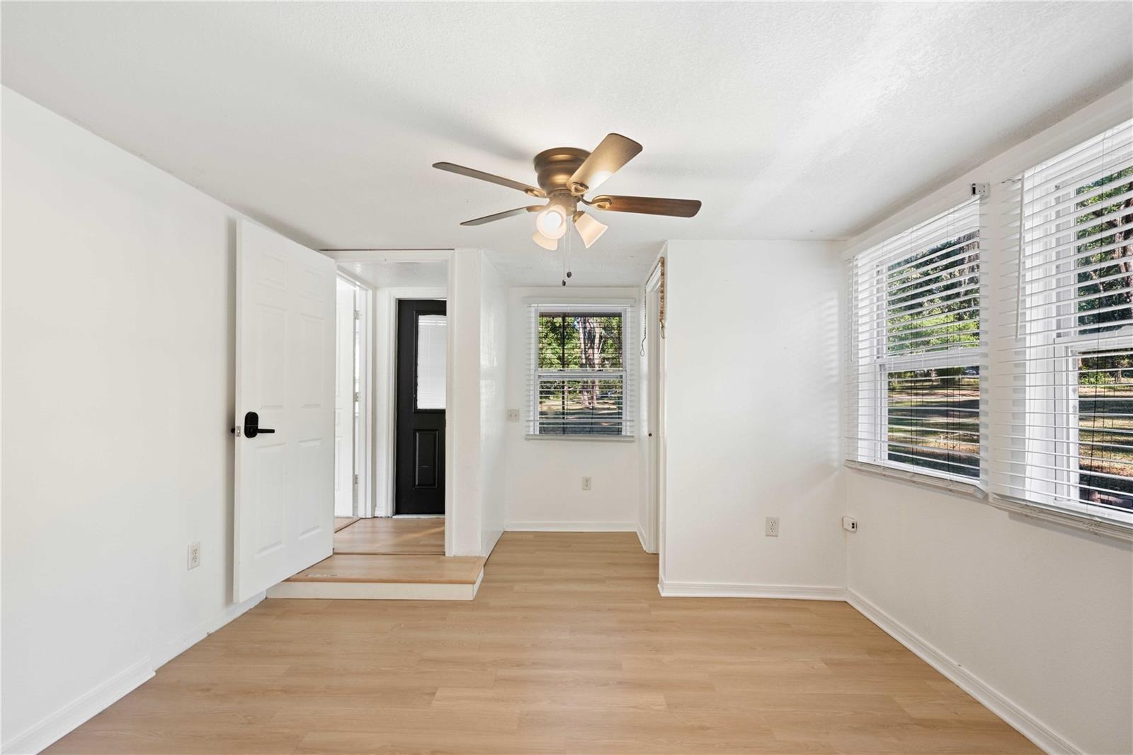 Listing photo id 27 for 27477 Old Trilby Road
