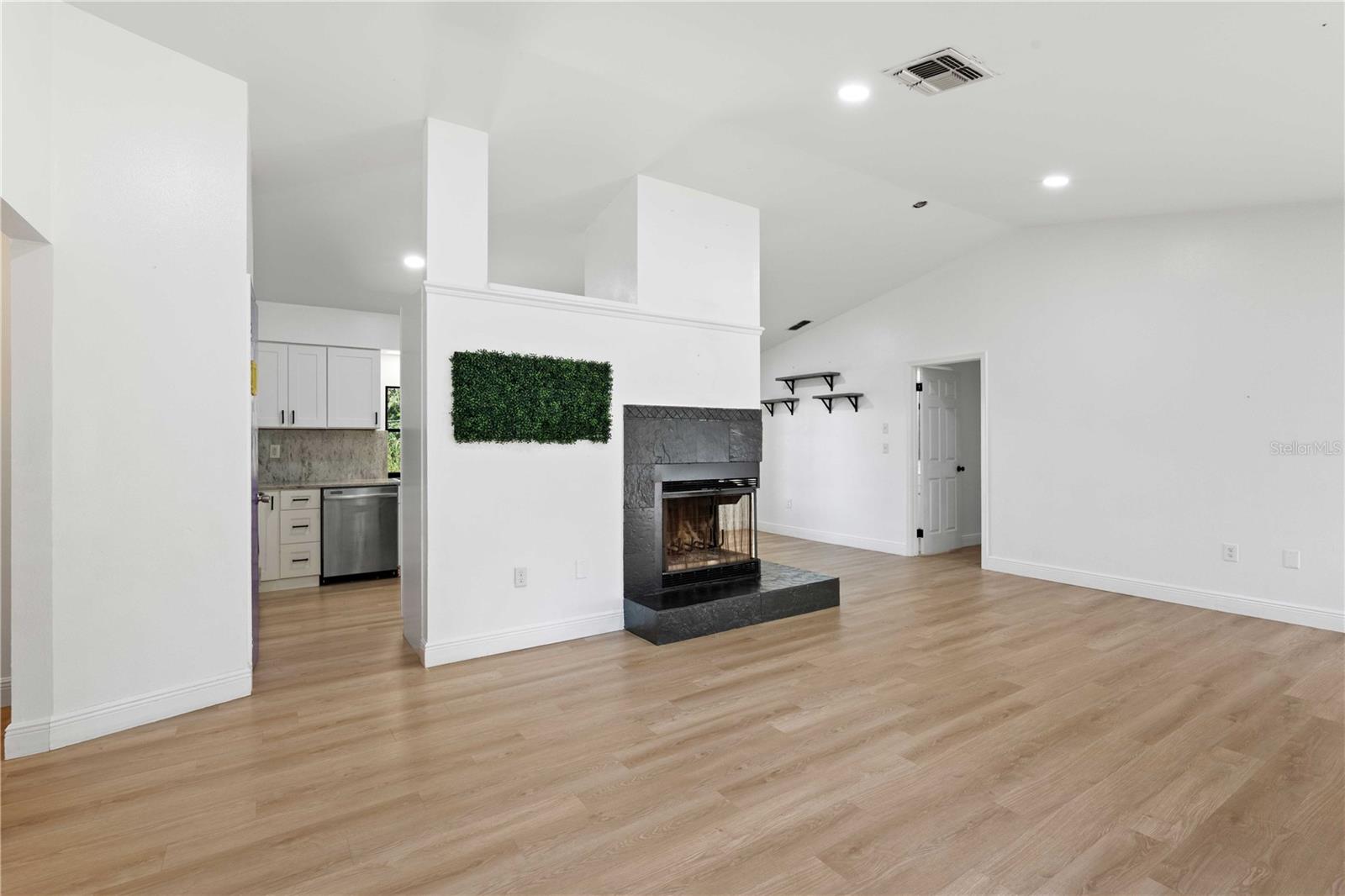 Listing photo id 29 for 27477 Old Trilby Road