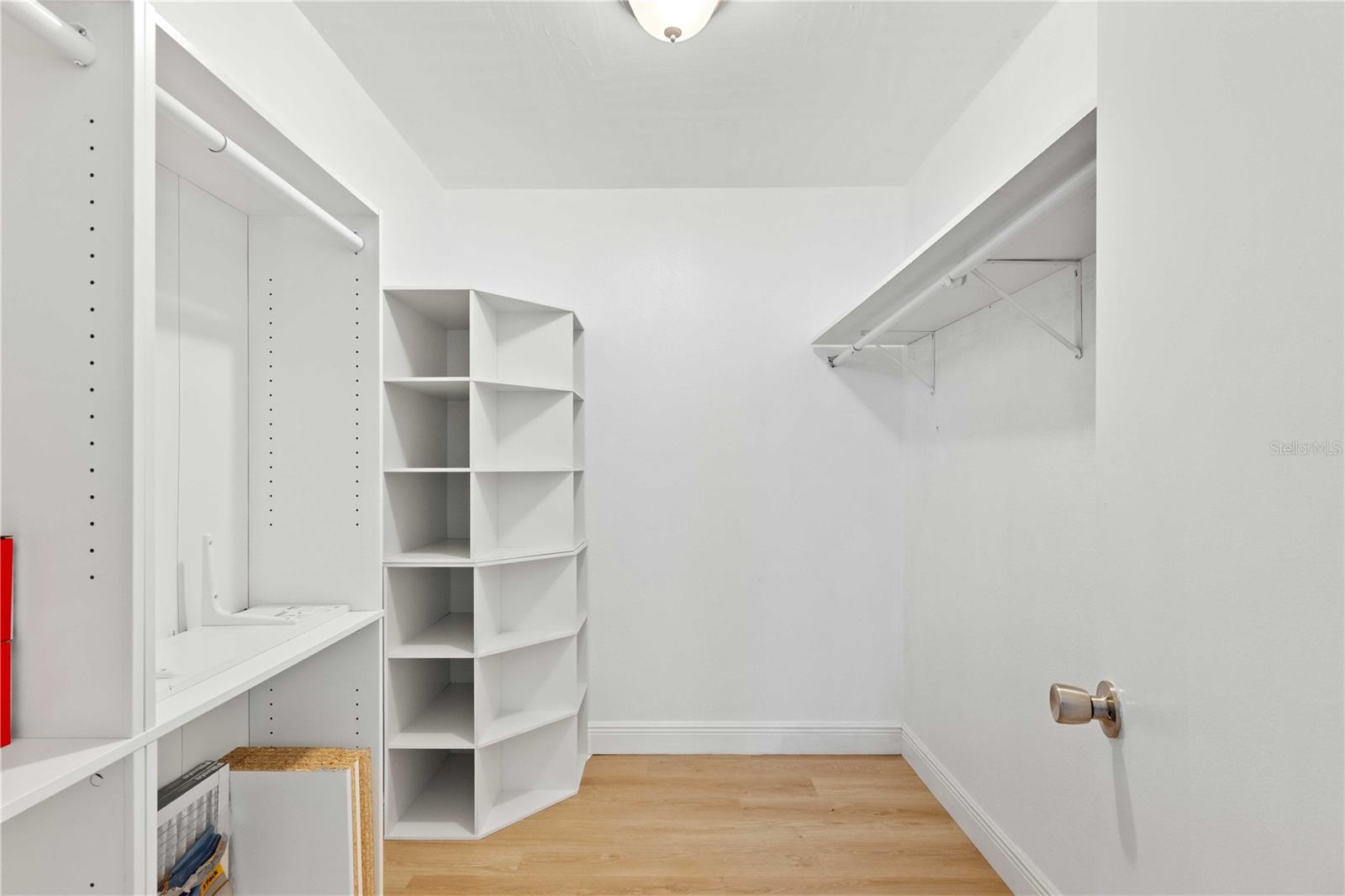 Listing photo id 32 for 27477 Old Trilby Road