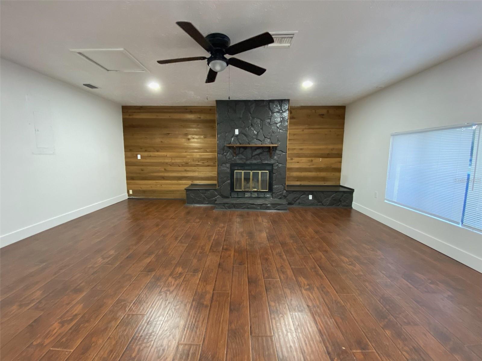 Image 12 of 36 For 4614 Seneca Avenue