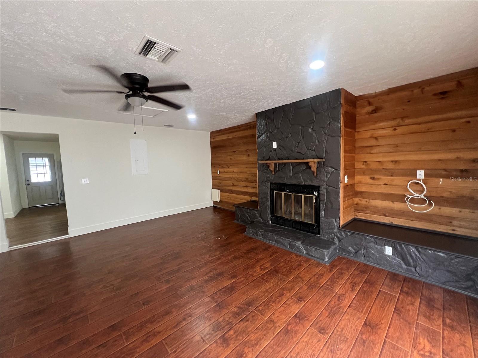 Image 14 of 36 For 4614 Seneca Avenue