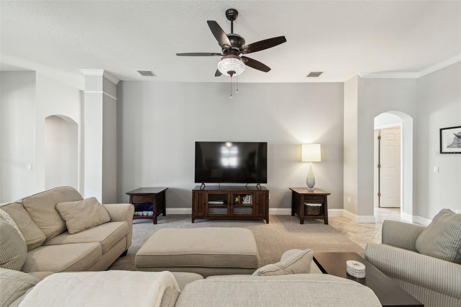 Listing photo id 12 for 2919 Northfield Drive