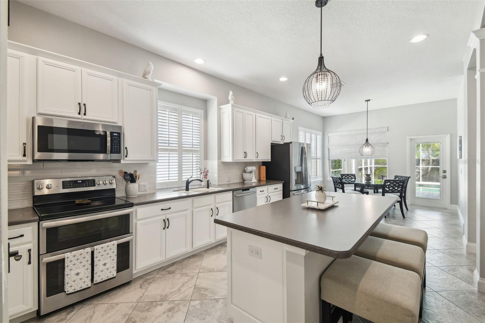 Listing photo id 13 for 2919 Northfield Drive