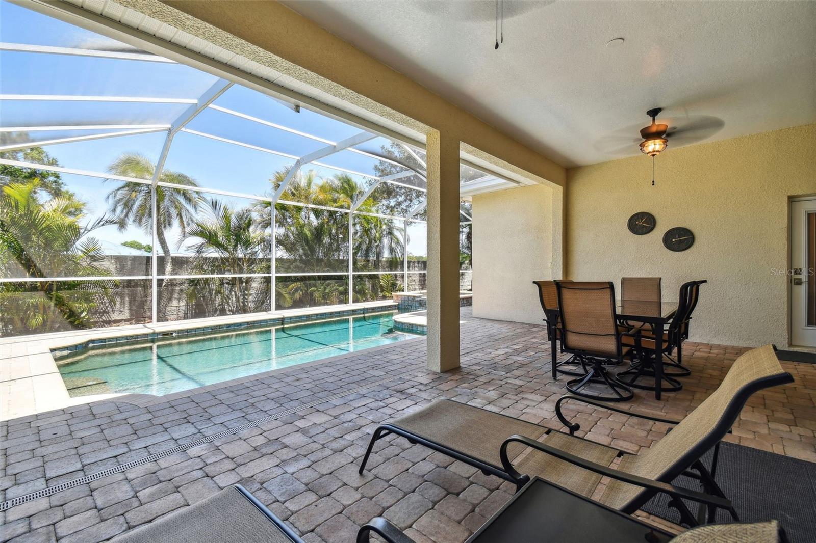 Listing photo id 37 for 2919 Northfield Drive