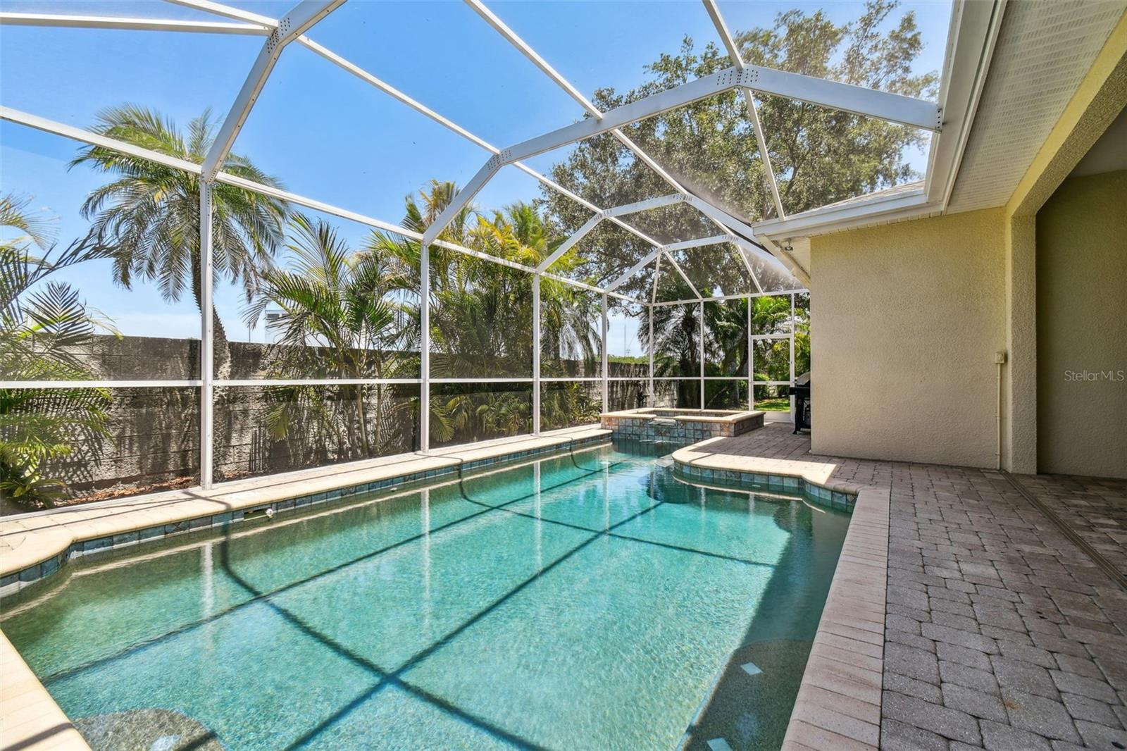 Listing photo id 38 for 2919 Northfield Drive