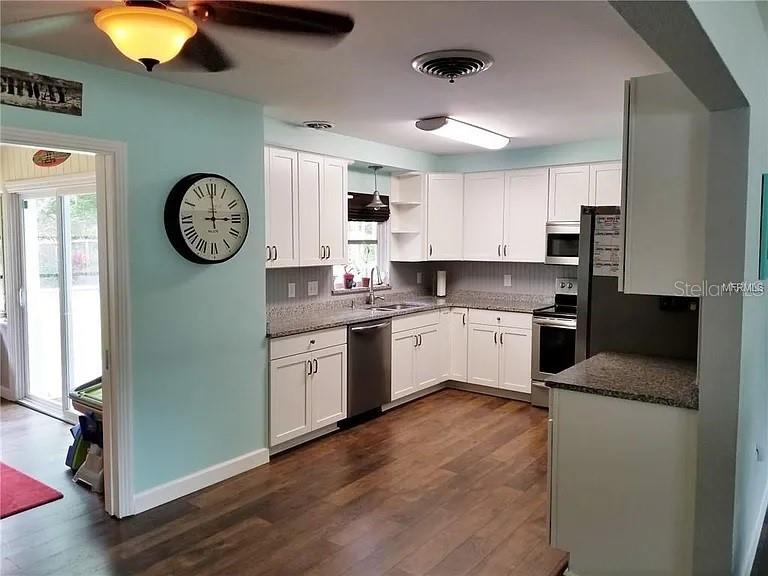Image 3 of 6 For 2153 Sunnyside Place