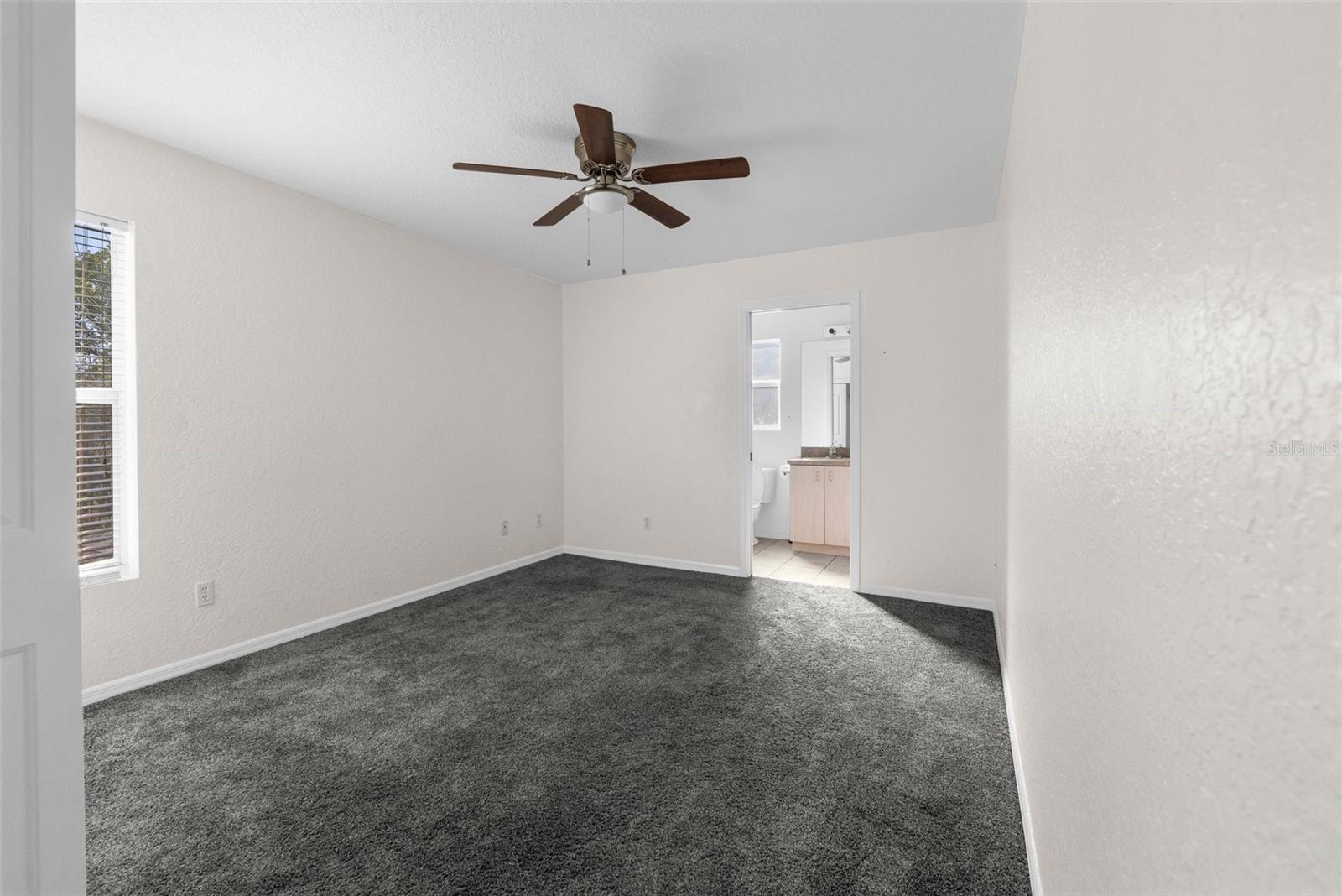 Image 14 of 37 For 11780 Linden Drive