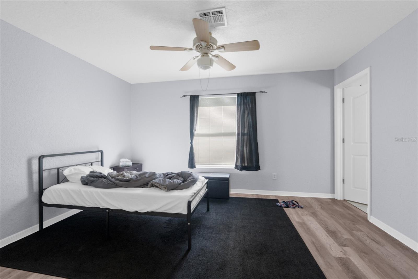 Image 31 of 37 For 11780 Linden Drive
