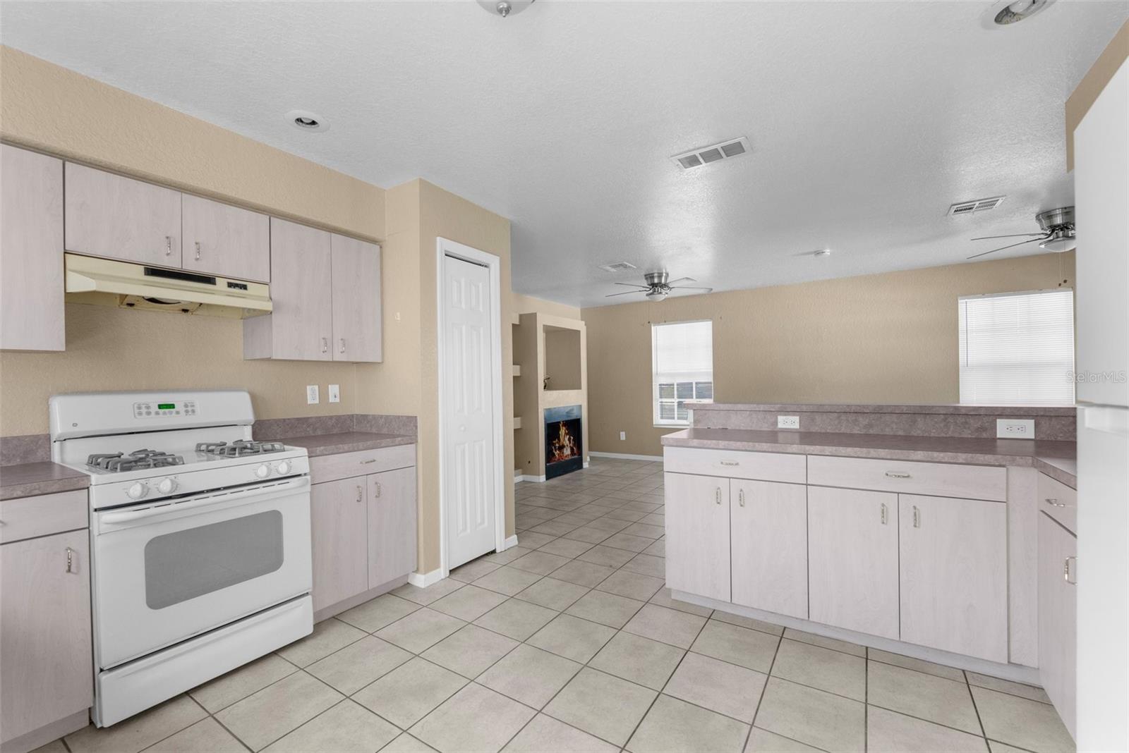 Image 8 of 37 For 11780 Linden Drive