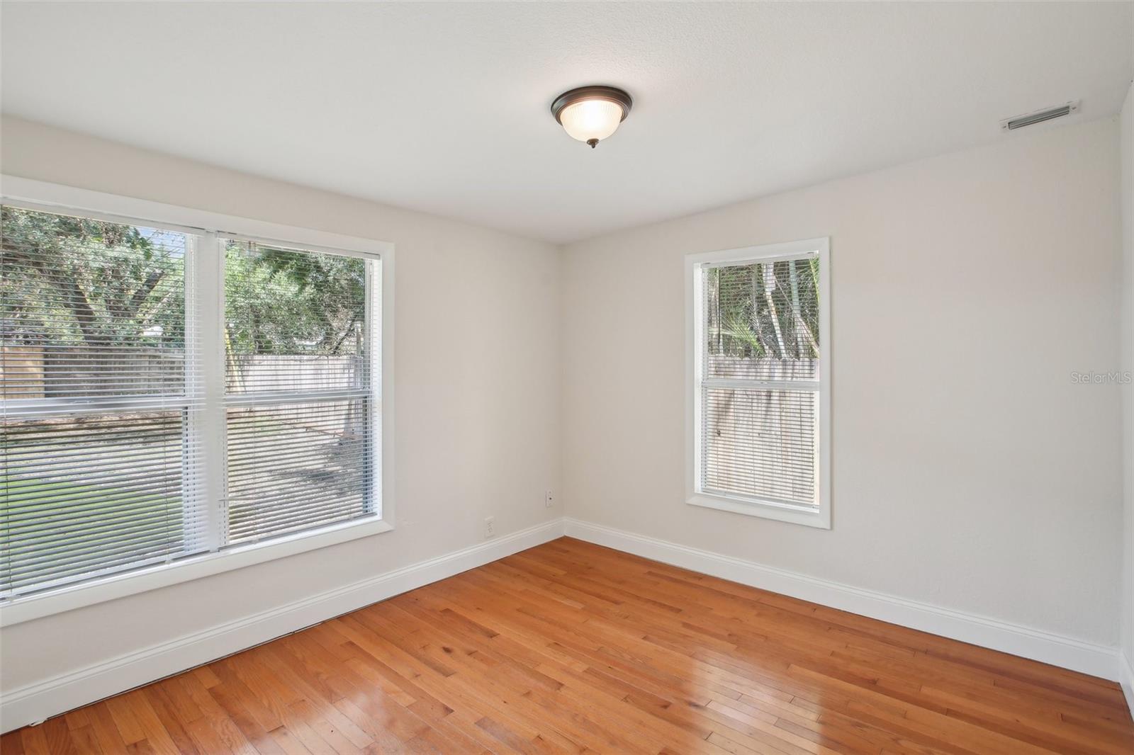 Image 19 of 31 For 1125 19th Avenue N