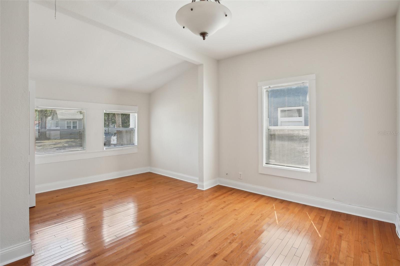 Image 22 of 31 For 1125 19th Avenue N