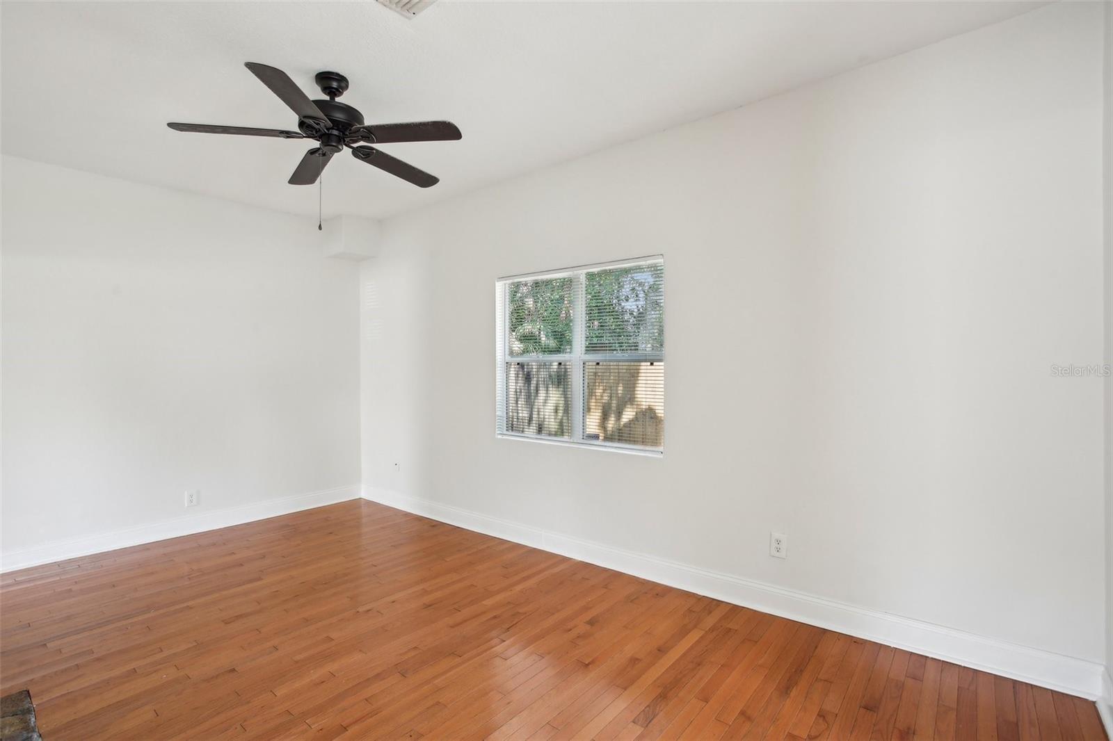 Image 7 of 31 For 1125 19th Avenue N
