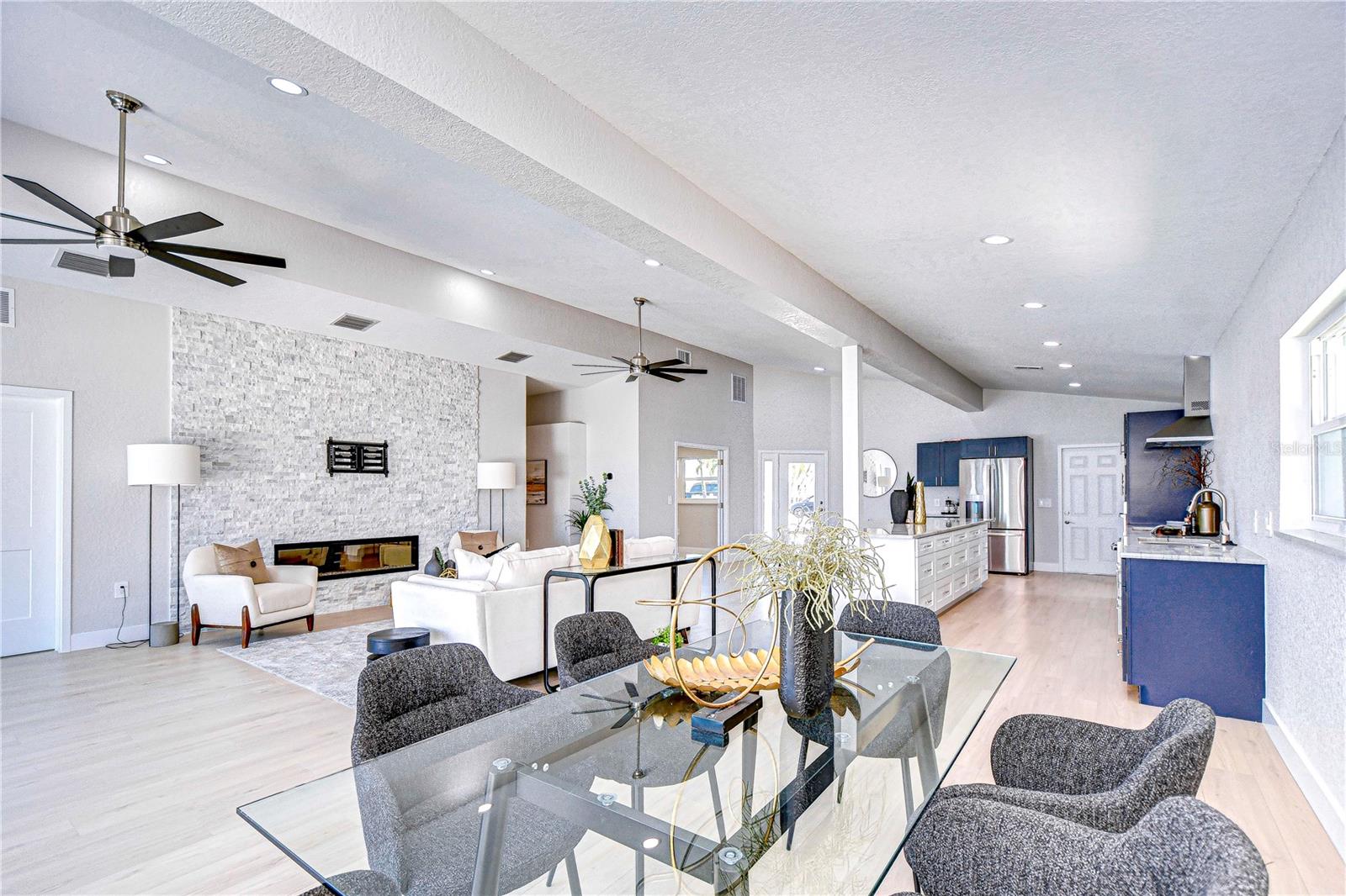 Listing photo id 9 for 568 Crystal Drive