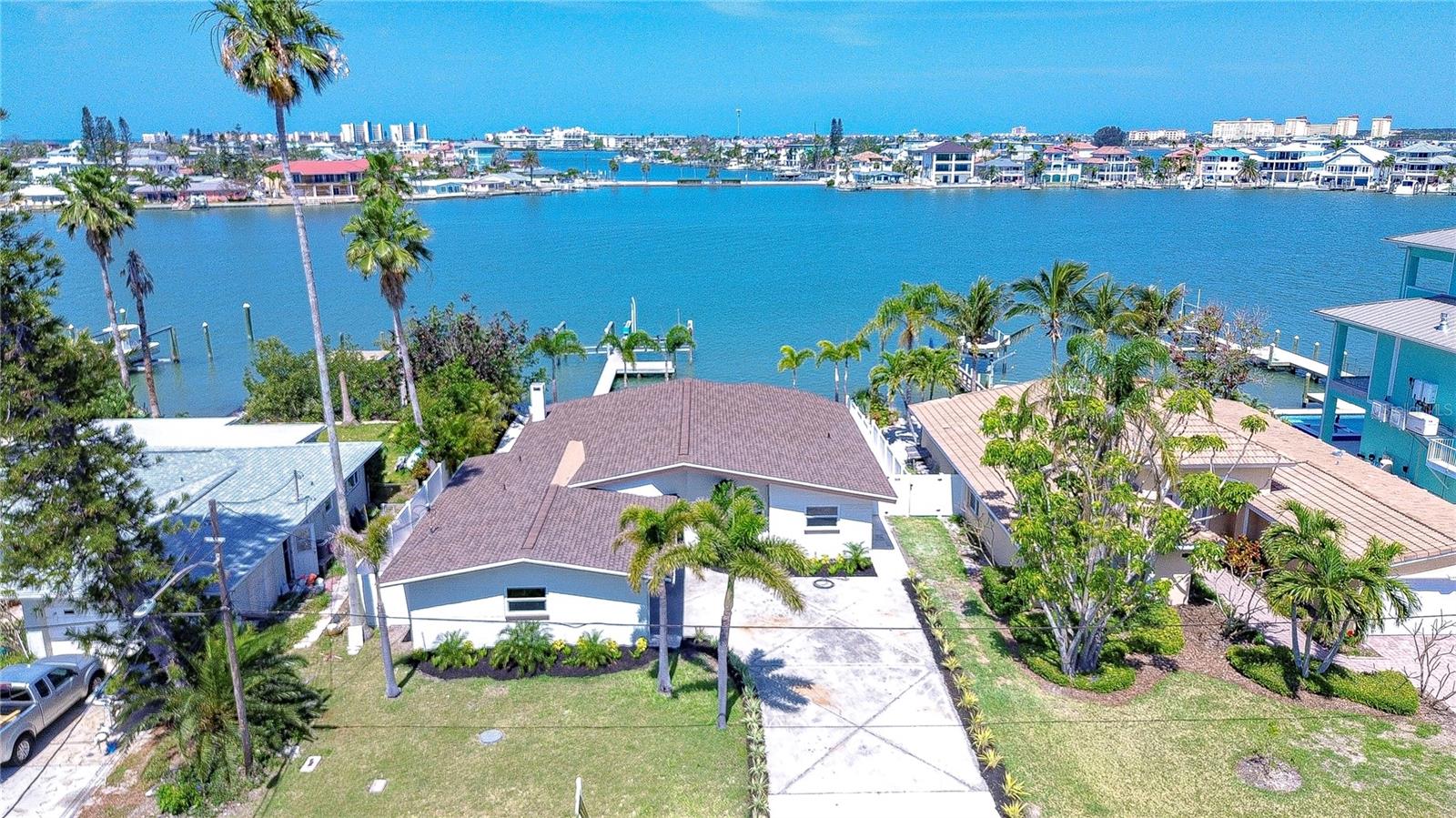 Listing photo id 0 for 568 Crystal Drive