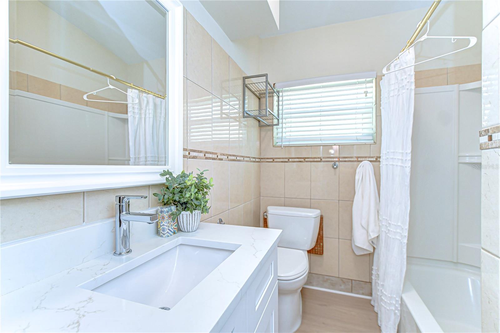 Listing photo id 21 for 568 Crystal Drive