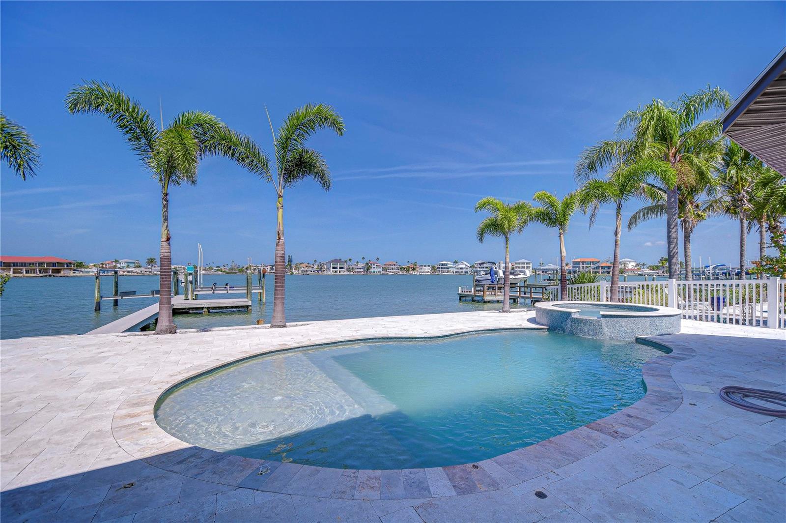 Listing photo id 24 for 568 Crystal Drive