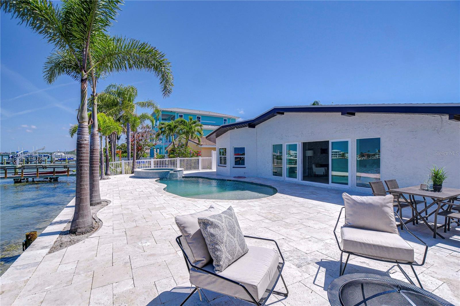 Listing photo id 25 for 568 Crystal Drive