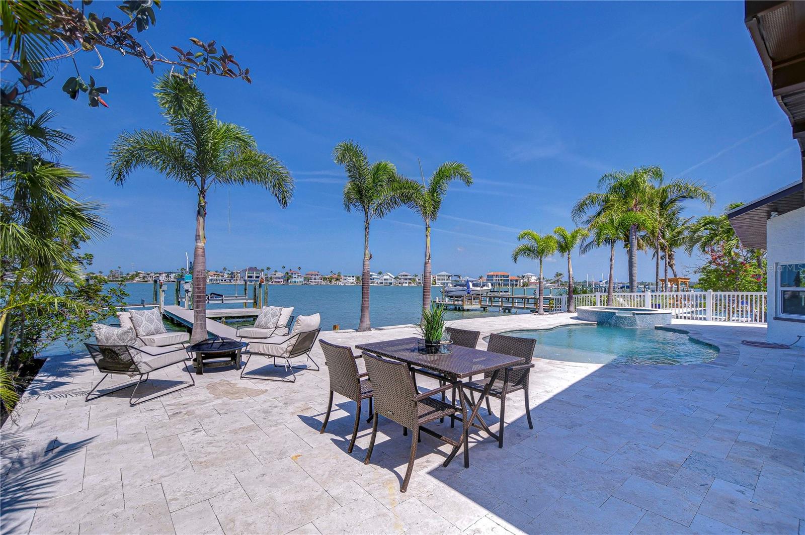 Listing photo id 26 for 568 Crystal Drive