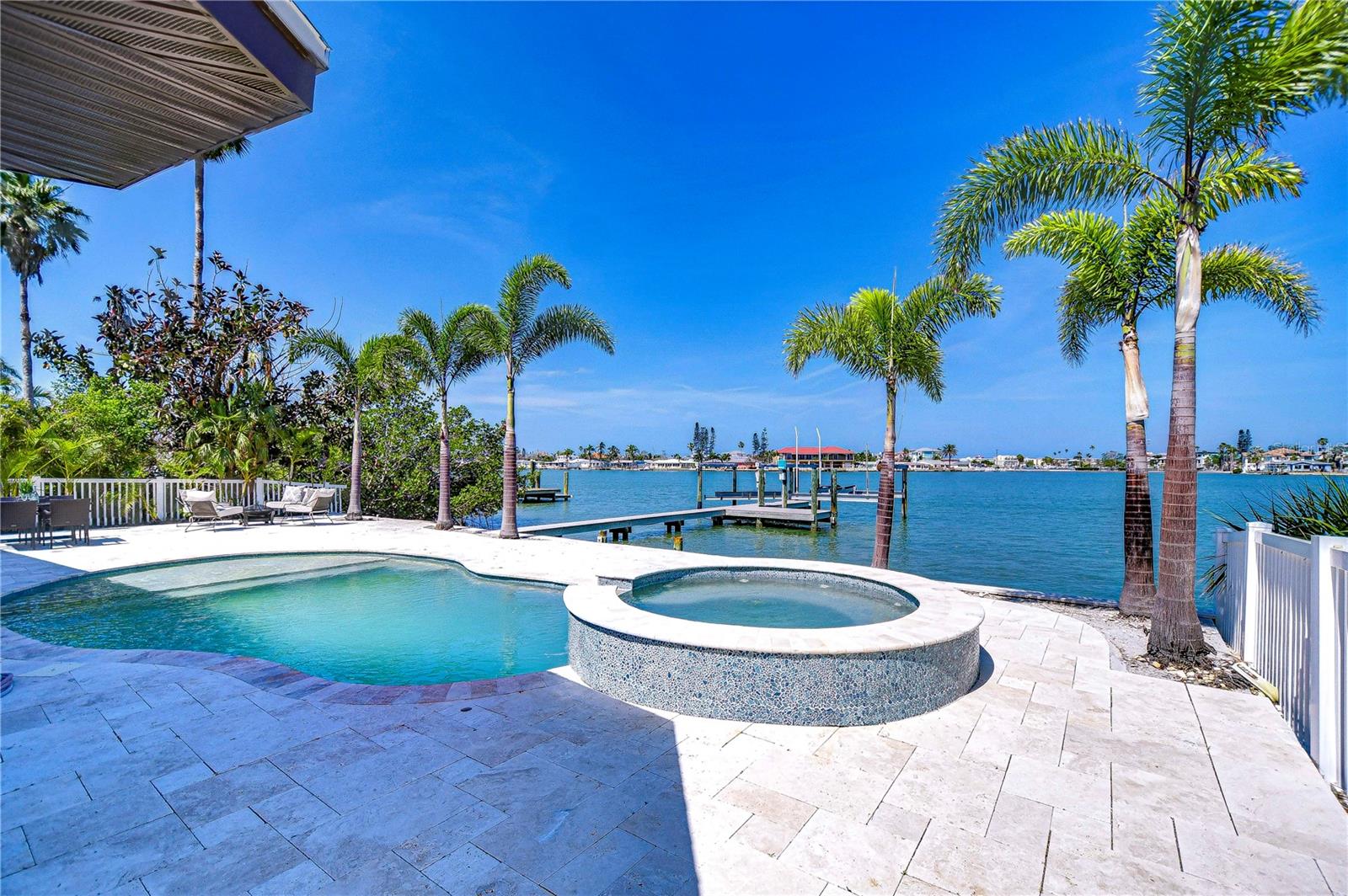 Listing photo id 27 for 568 Crystal Drive