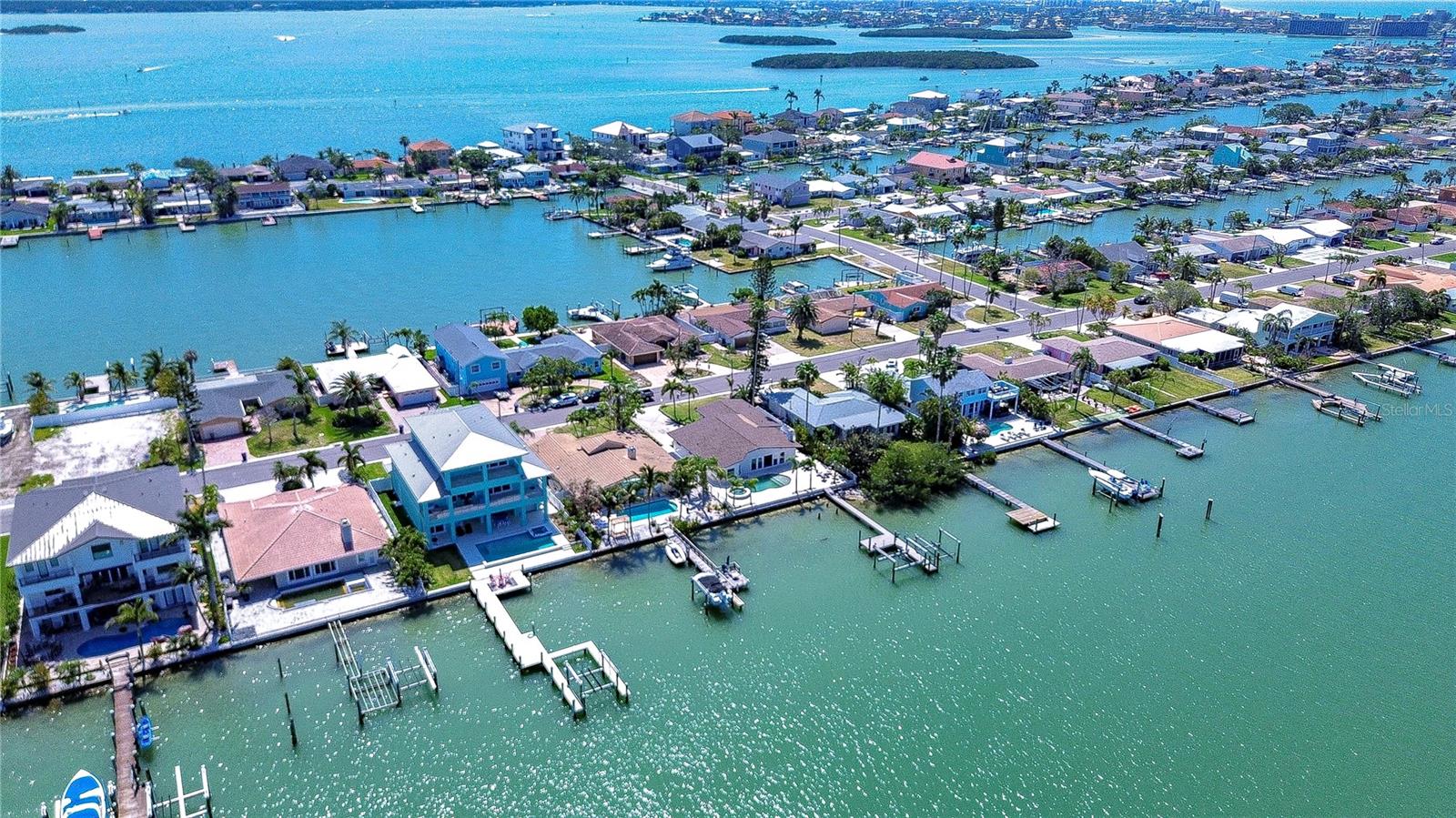 Listing photo id 32 for 568 Crystal Drive
