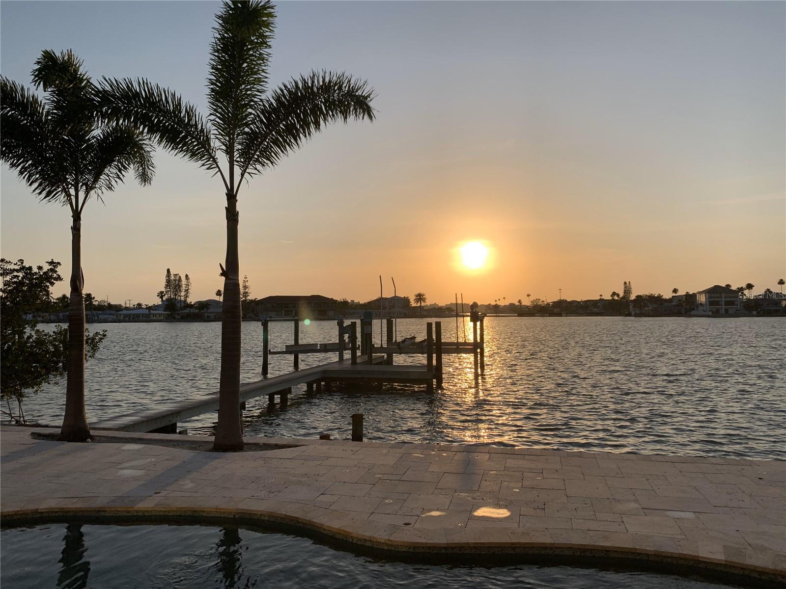 Listing photo id 34 for 568 Crystal Drive