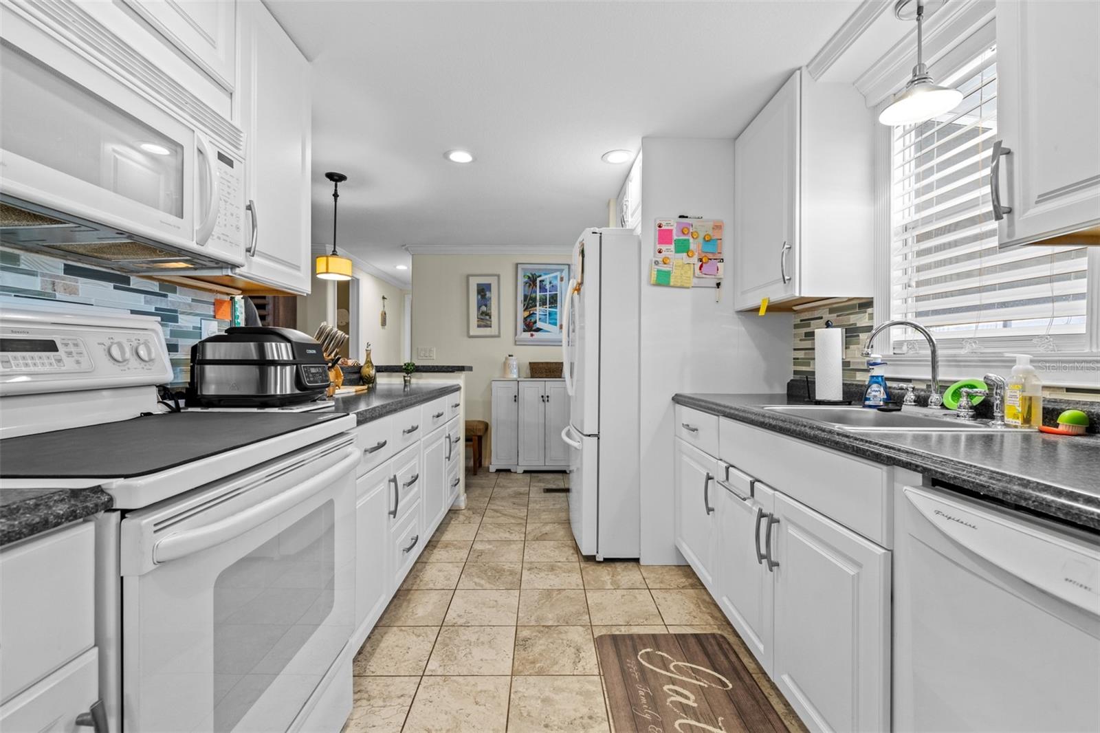 Image 13 of 39 For 10300 Holiday Lane 361