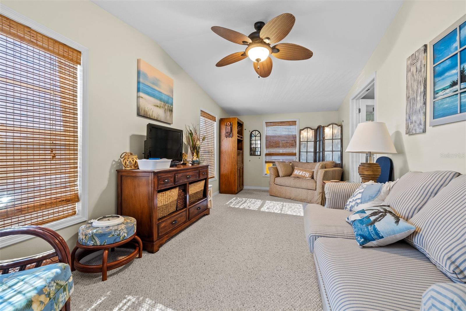 Image 21 of 39 For 10300 Holiday Lane 361