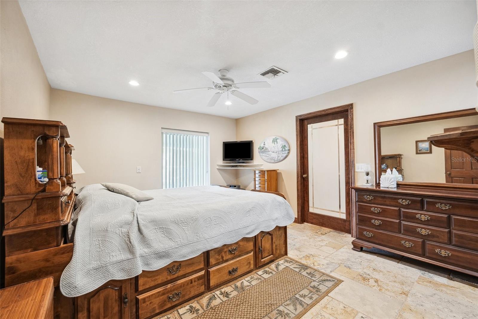 Image 18 of 59 For 6104 Schooner Way